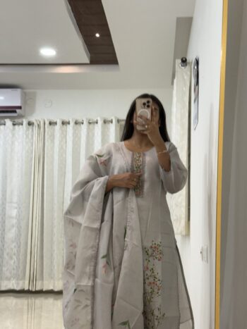 Grey kota chex ste