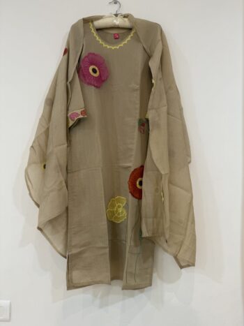 Beige Applied flower design set
