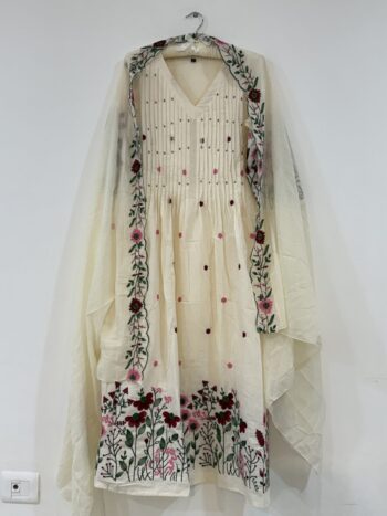 White Mulcotton embroidery set